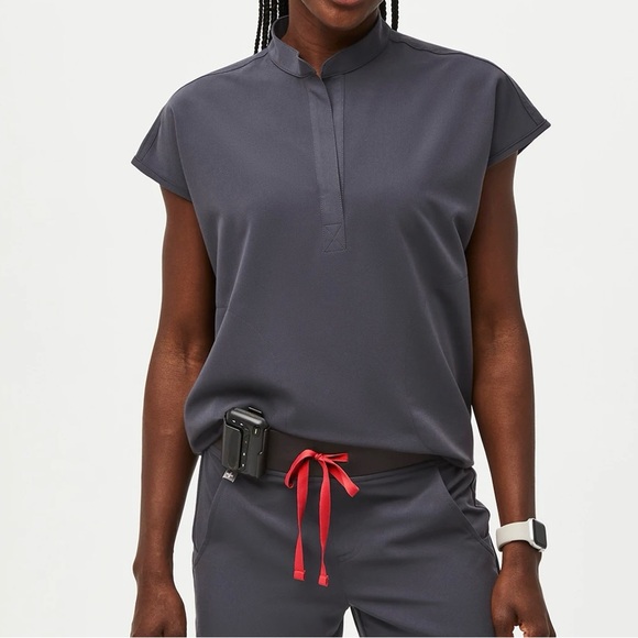 Figs Tops - FIGS Gray Rafaela Oversized Scrub Top size Medium (NWT)